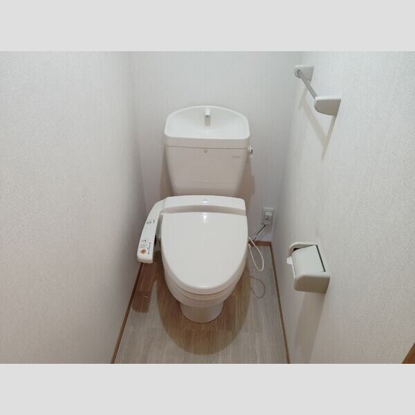 トイレ (温水洗浄暖房便座付き)