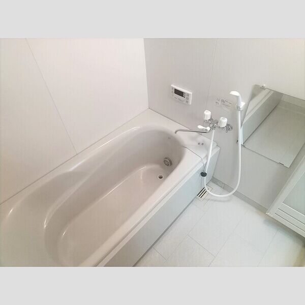 バス (追い焚き機能付き一坪バス)