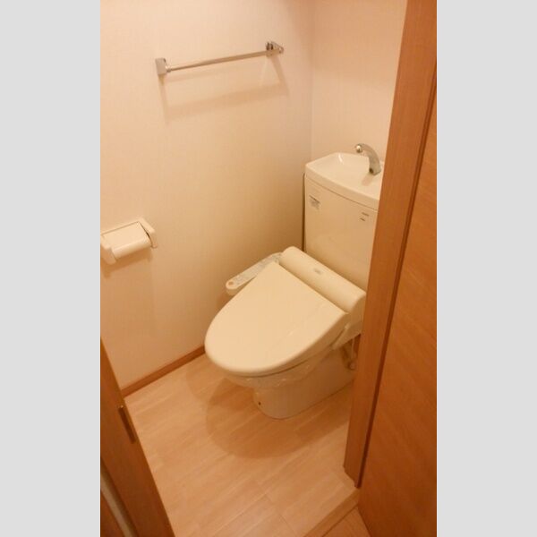 トイレ (温水洗浄トイレ)