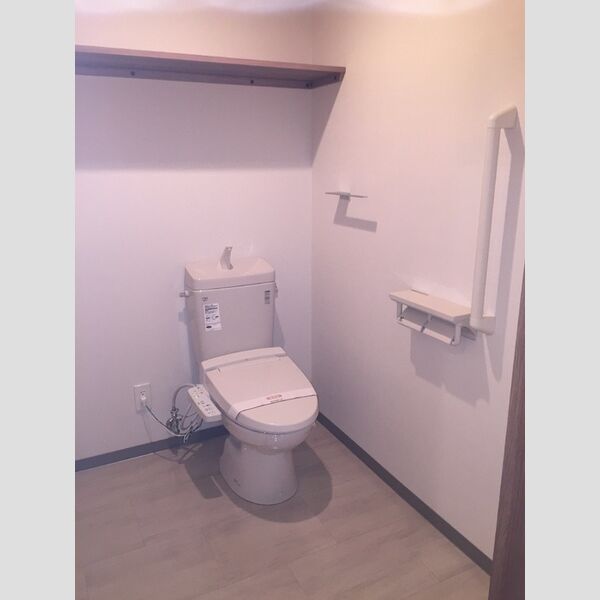 トイレ (温水洗浄トイレ)