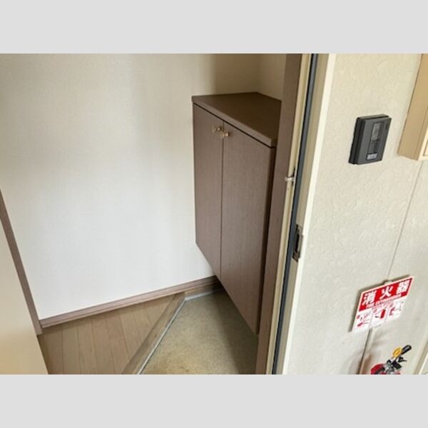 玄関 (下駄箱)