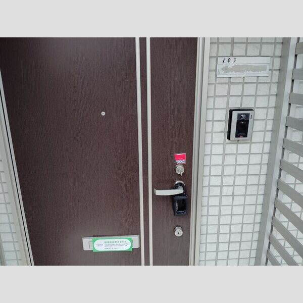 居室・リビング (玄関)