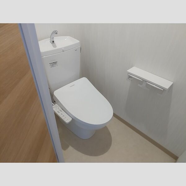 トイレ (トイレ)