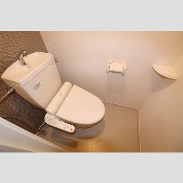 トイレ (トイレ)