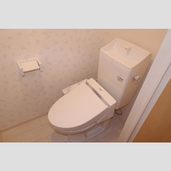 トイレ (トイレ)