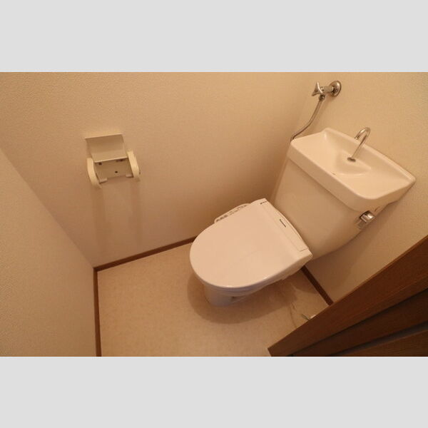 トイレ (トイレ)