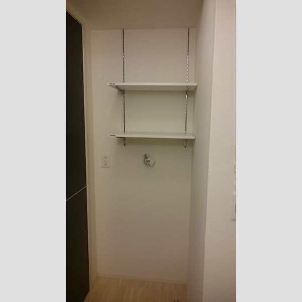 洗面所 (洗濯機置場)