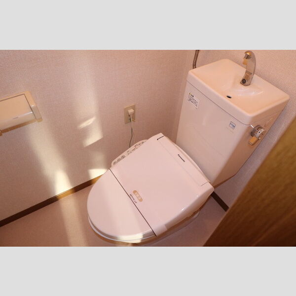 トイレ (トイレ)