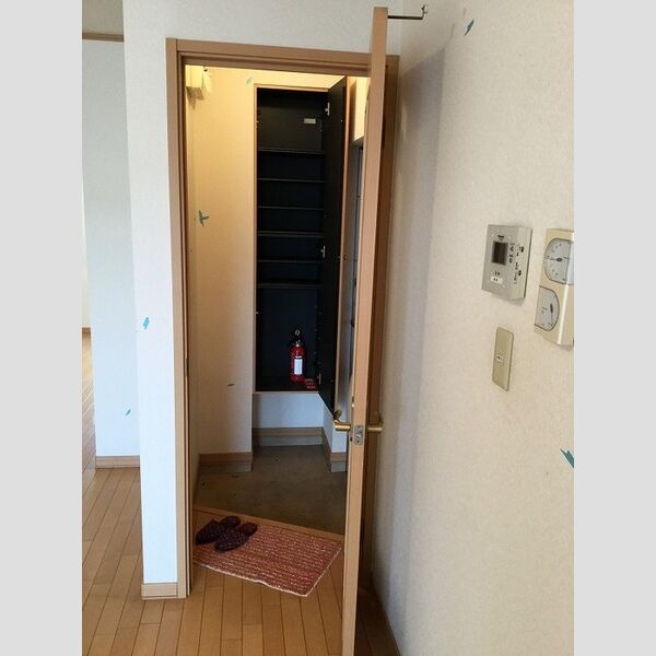 玄関 (シューズBOX)