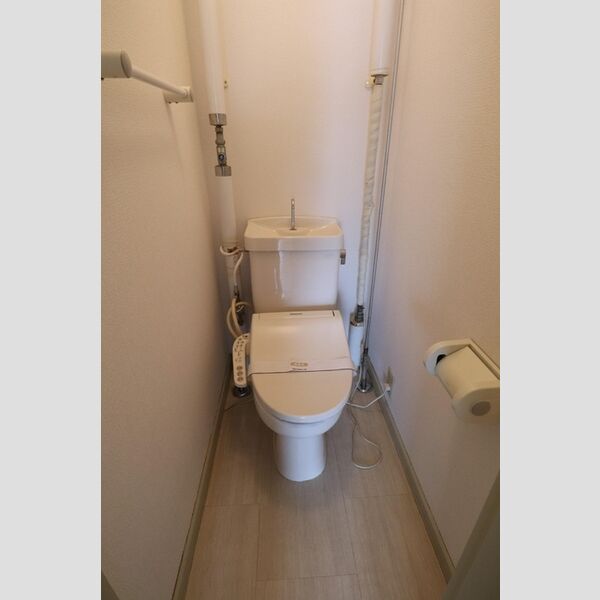 トイレ (トイレ)