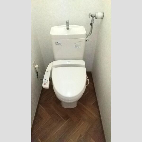 トイレ (トイレ)