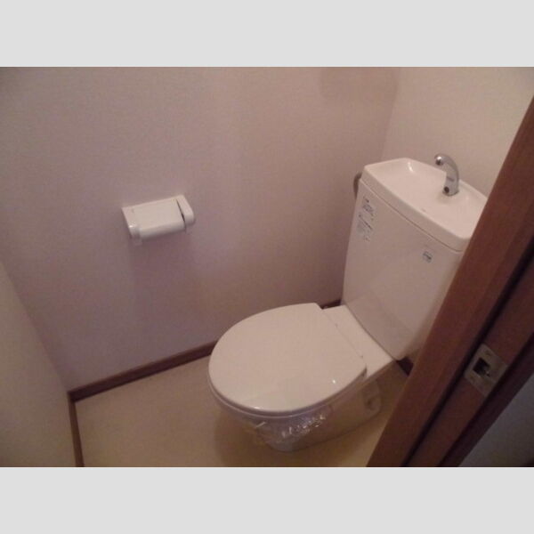 トイレ (トイレ)