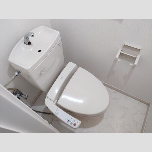 トイレ (温水洗浄暖房便座)