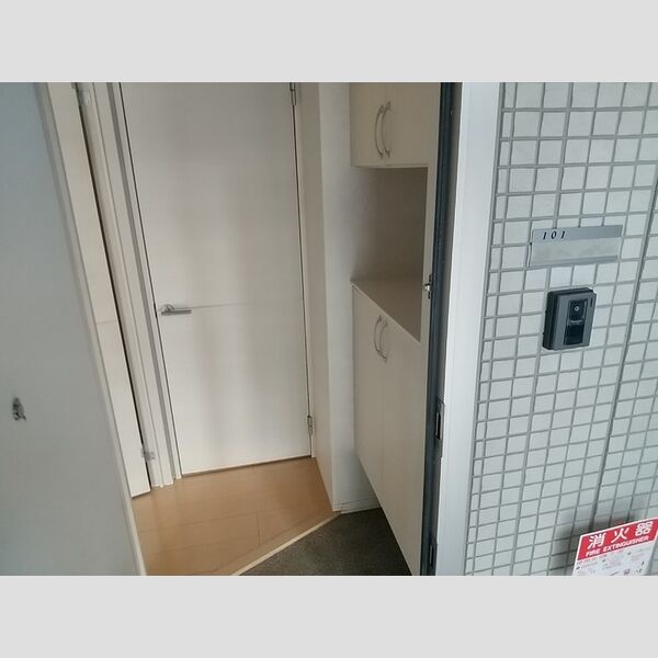 玄関 (下駄箱付き)
