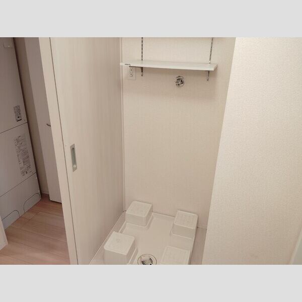 トイレ (室内洗濯機置き場)