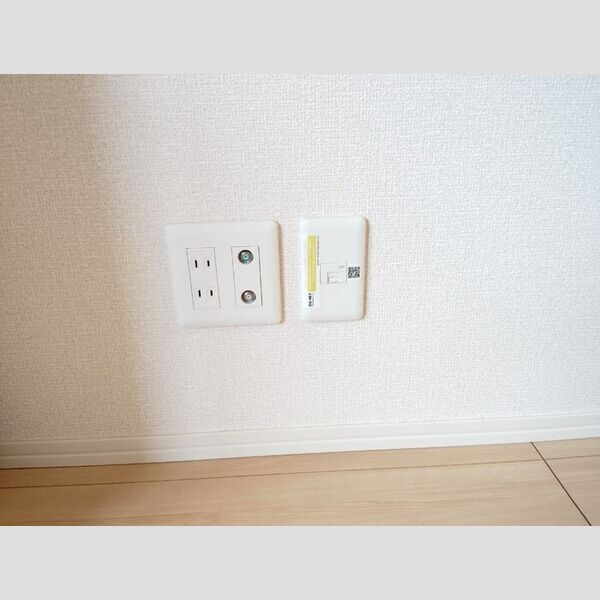 トイレ (インターネット無料(LANケーブルを挿し込むだけ))