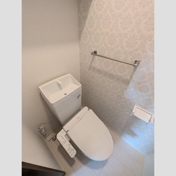 トイレ (トイレ)