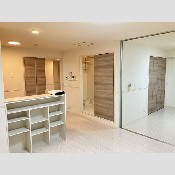 居室・リビング (リビング(エアコン、照明、ファンコンベクター付き))