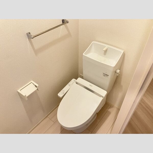 トイレ (温水洗浄暖房便座)