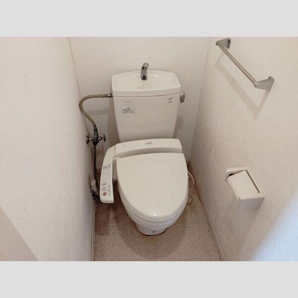 トイレ (トイレ(温水洗浄暖房便座付き))