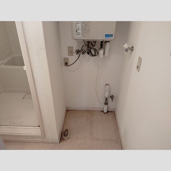 洗面所 (洗濯機置き場)