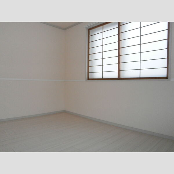 その他 (洋室(西側)←和室からリフォーム)