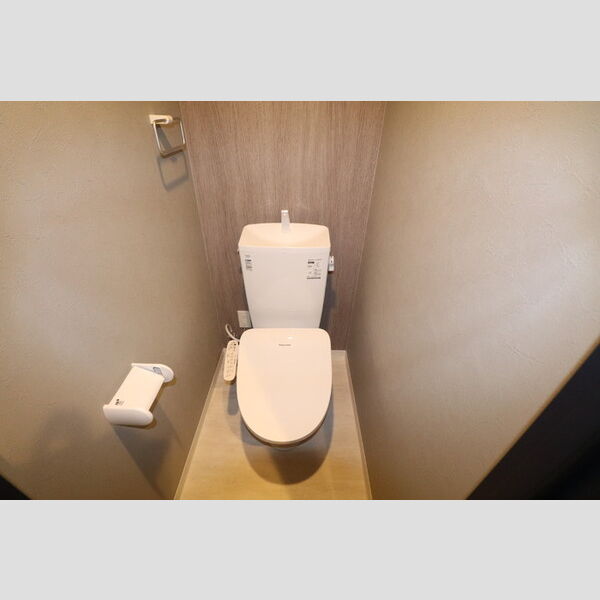 トイレ (トイレ(温水洗浄暖房便座付き))