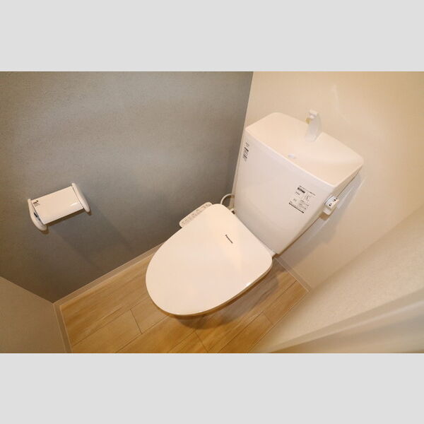 トイレ (トイレ(温水洗浄暖房便座付き))