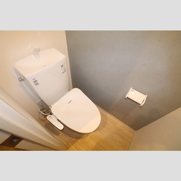 トイレ (トイレ(温水洗浄暖房便座付き))