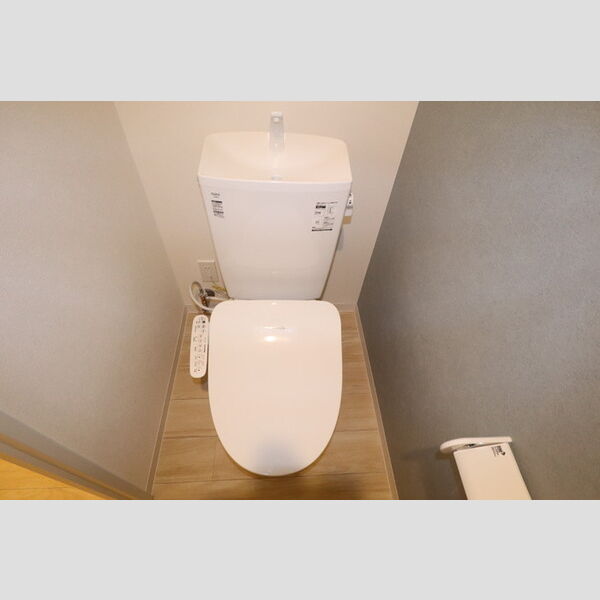 トイレ (トイレ(温水洗浄暖房便座付き))