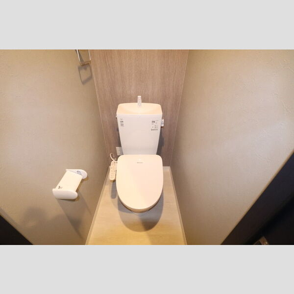 トイレ (トイレ(温水洗浄暖房便座付き))