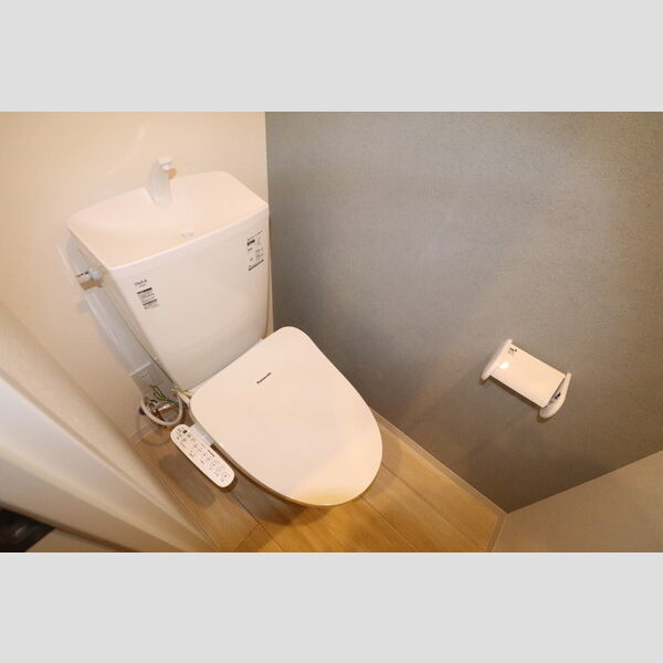 トイレ (トイレ(温水洗浄暖房便座付き))