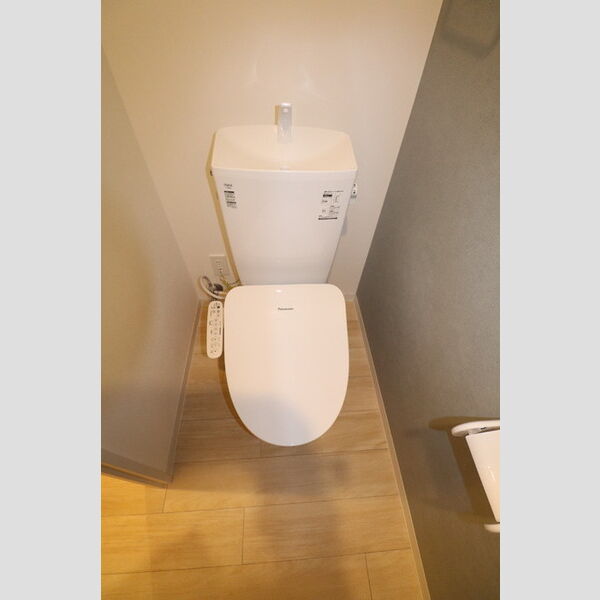 トイレ (トイレ(温水洗浄暖房便座付き))