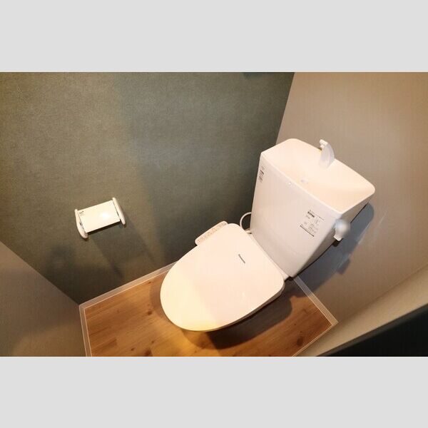 トイレ (トイレ(温水洗浄暖房便座付き))