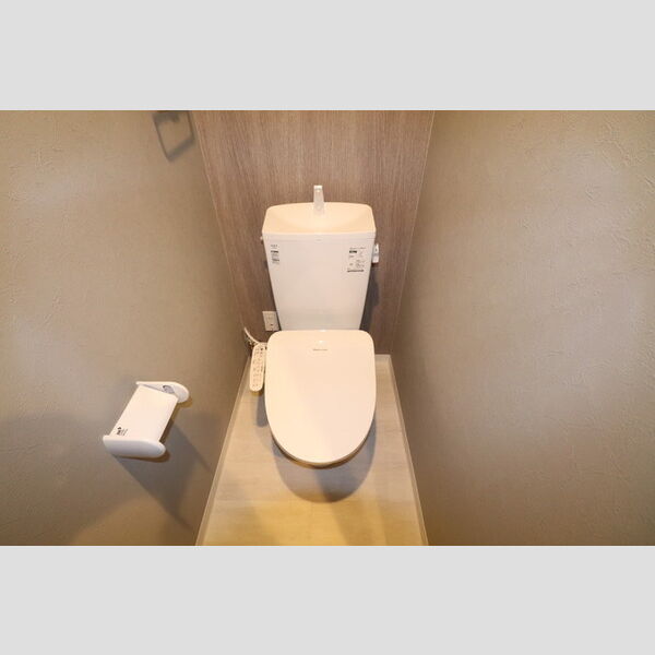 トイレ (トイレ(温水洗浄暖房便座付き))