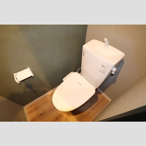 トイレ (トイレ(温水洗浄暖房便座付き))