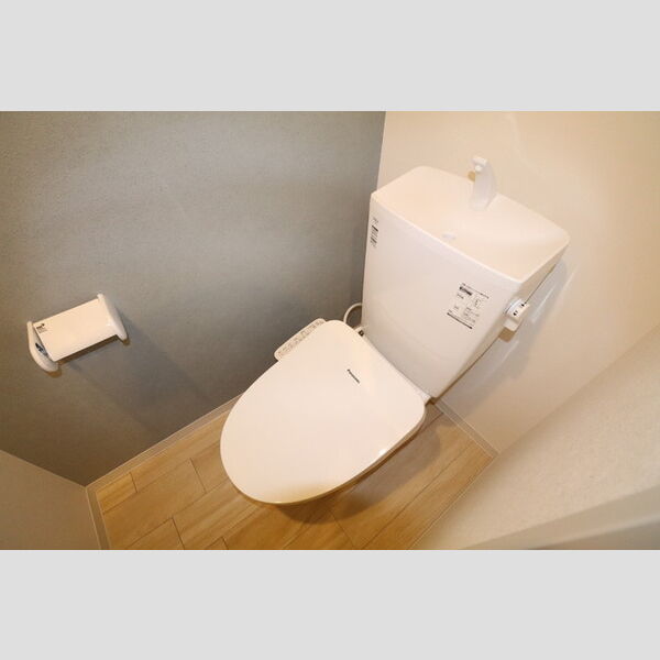 トイレ (トイレ(温水洗浄暖房便座付き))