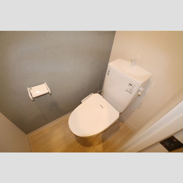 トイレ (トイレ(温水洗浄暖房便座付き))