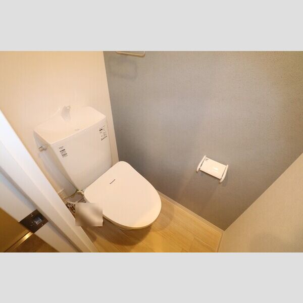 トイレ (トイレ(温水洗浄暖房便座付き))