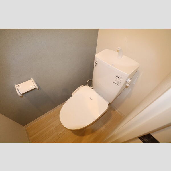 トイレ (トイレ(温水洗浄暖房便座付き))