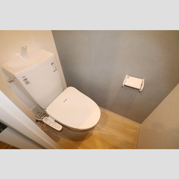 トイレ (トイレ(温水洗浄暖房便座付き))