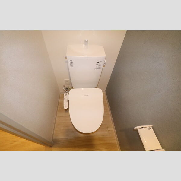 トイレ (トイレ(温水洗浄暖房便座付き)