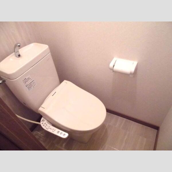 トイレ (温水洗浄暖房便座)