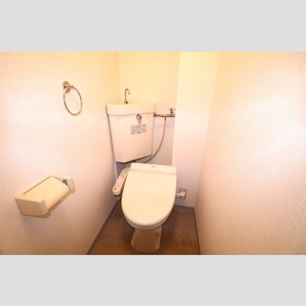 トイレ (トイレ)