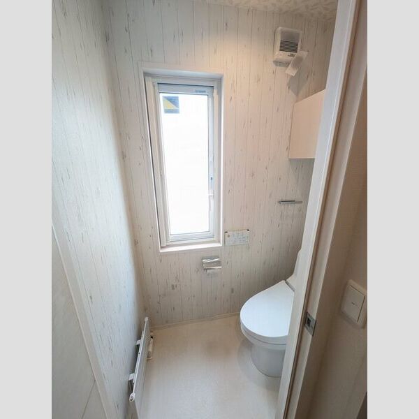 トイレ (トイレ)