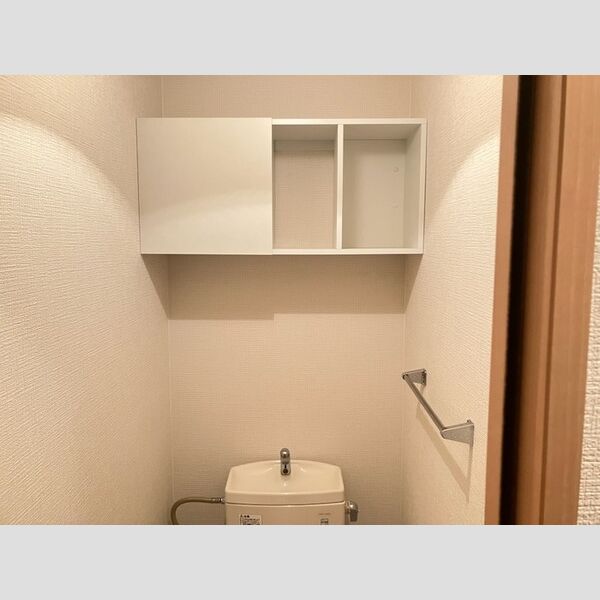 トイレ (トイレ上部収納棚)