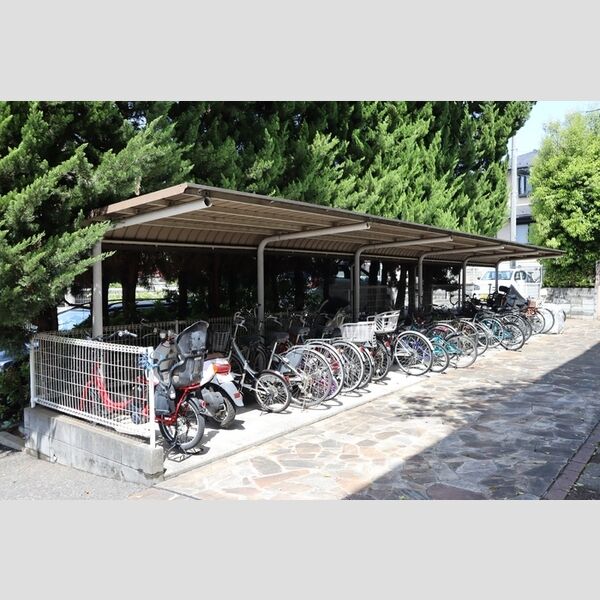 現地周辺 (駐輪場)