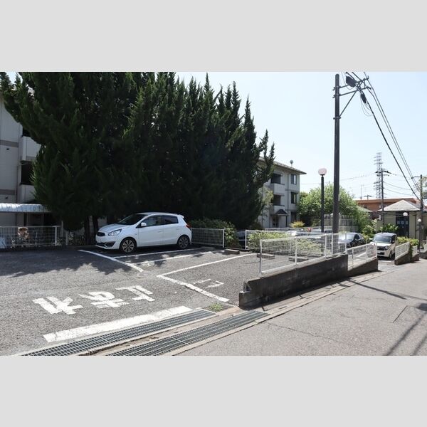 駐車場 (駐車場)