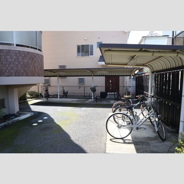 現地周辺 (駐輪場)