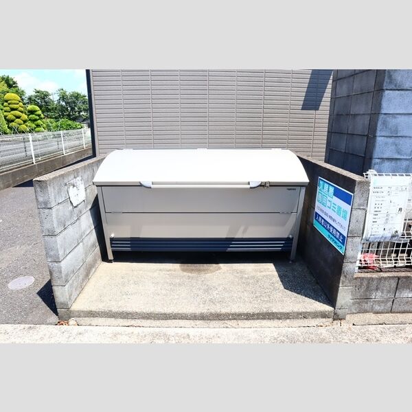 現地周辺 (ゴミストッカー)